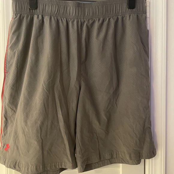 UA MEN’s XL ATHLETIC SHORTS - Picture 1 of 4